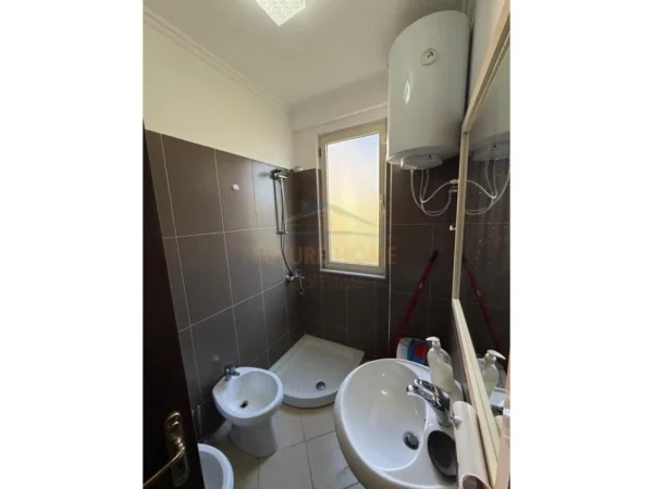 Tirane, jepet me qera 1+1+Ballkon Kati 3, 60 m² 450 € (fresk)