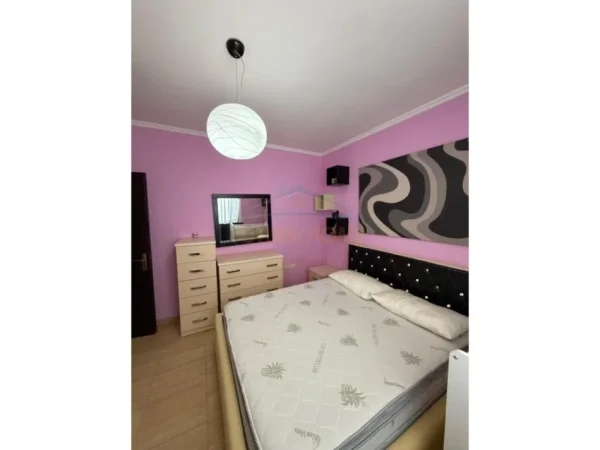 Tirane, jepet me qera 1+1+Ballkon Kati 3, 60 m² 450 € (fresk)