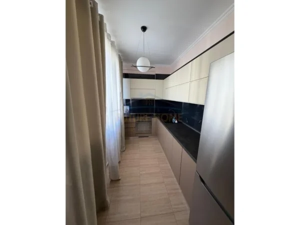 Tirane, jepet me qera 1+1+Ballkon Kati 3, 60 m² 450 € (fresk)