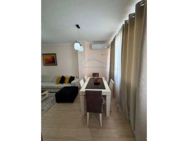 Tirane, jepet me qera 1+1+Ballkon Kati 3, 60 m² 450 € (fresk)