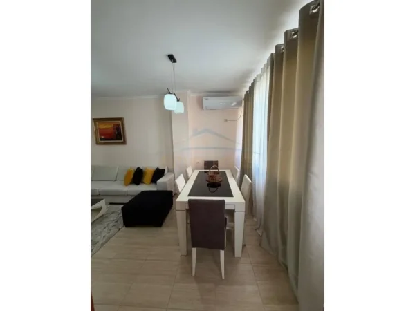 Tirane, jepet me qera 1+1+Ballkon Kati 3, 60 m² 450 € (fresk)