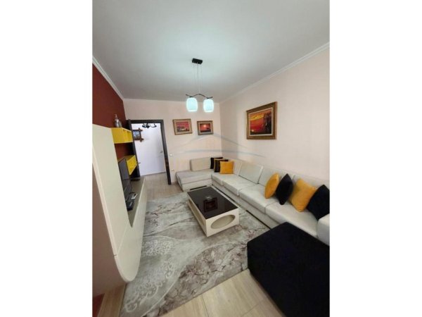 Tirane, jepet me qera 1+1+Ballkon Kati 3, 60 m² 450 € (fresk)