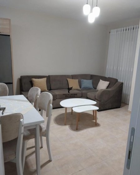 Tirane, jepet me qera apartament 1+1+Ballkon Kati 4, 60 m² 500 € (komuna e parisit)