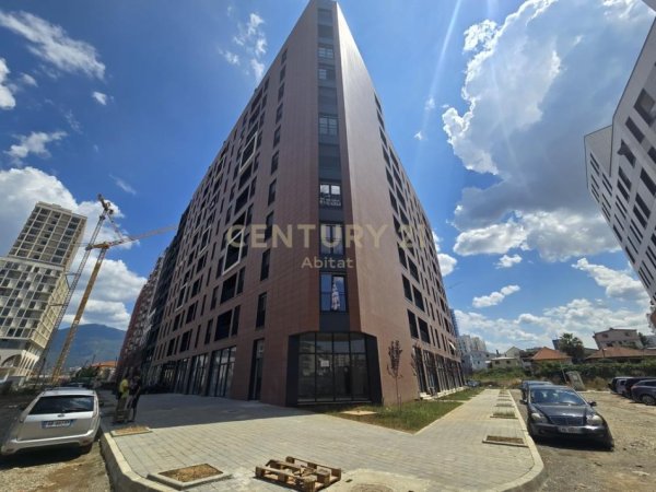 Tirane, jepet me qera ambjent biznesi Kati 0, 84 m² 900 € (Bulevardi i ri)