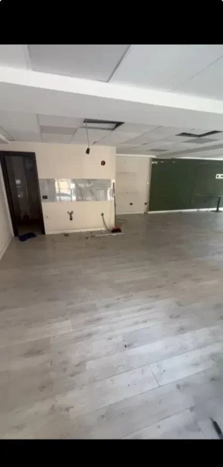 Tirane, jepet me qera dyqan Kati 0, 82 m² 1.500 € (RRUGA E ELBASANIT)