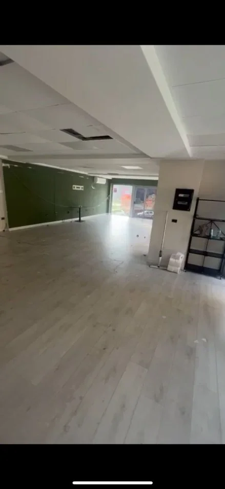 Tirane, jepet me qera dyqan Kati 0, 82 m² 1.500 € (RRUGA E ELBASANIT)