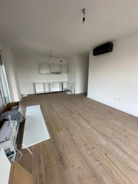 Tirane, jepet me qera apartament 2+1+Ballkon Kati 4, 85 m² 600 € (Don Bosko)