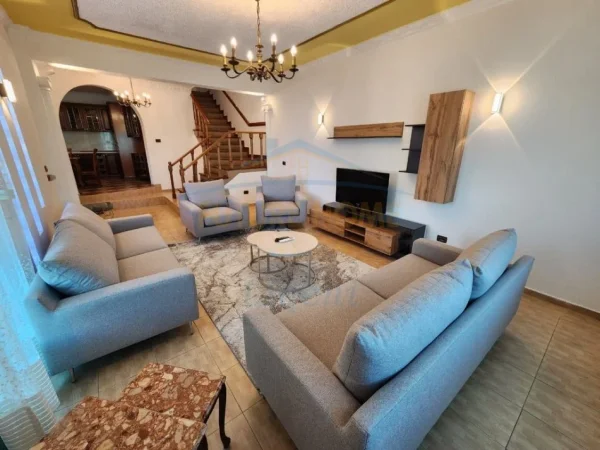 Tirane, jepet me qera apartament 2+1 Kati 1, 239 m² 600 € (Misto Mame)