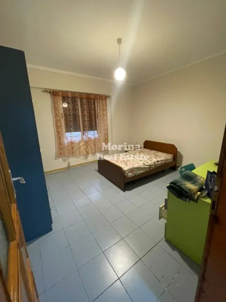 Tirane, jepet me qera shtepi 2+1 Kati 1, 70 m² 400 € (Rruga e Elbasanit)