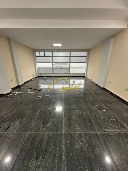 Tirane, jepet me qera ambjent biznesi Kati 1, 75 m² 600 € (ASTIR)