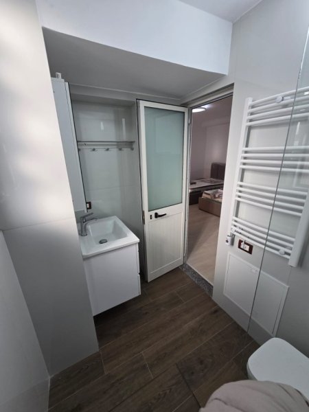 Tirane, jepet me qera garsonier Kati 2, 34 m² 500 € (QENDER)