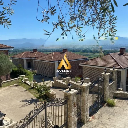 Tirane, Shitet Vilë Luksoze me Pishinë në Prezë – Në Kompleks Vilash Ekskluziv 487.500 EURO