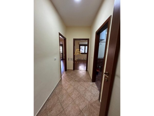 Tirane, jepet me qera apartament 2+1 Kati 4, 118 m² 700 € (Komuna e Parisit)