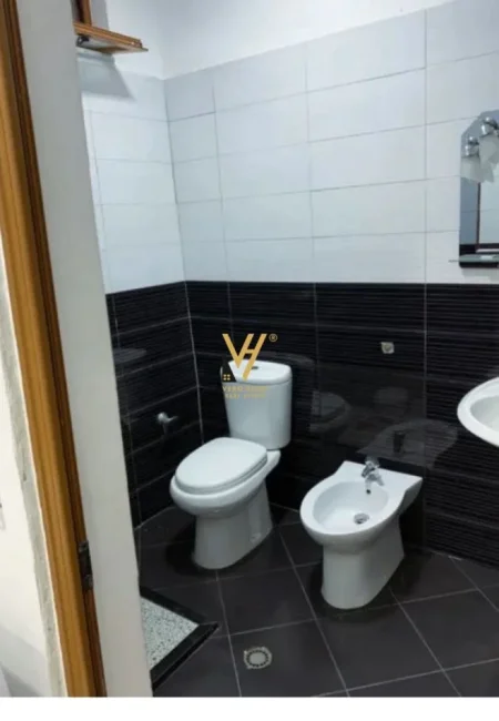 Tirane, jepet me qera apartament 1+1+Ballkon Kati 1, 60 m² 400 € (5 MAJI)