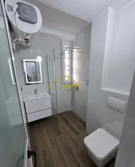 Tirane, jepet me qera garsonier 1+1 Kati 2, 34 m² 500 € (QENDER)