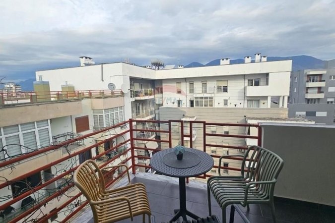 Tirane, jepet me qera apartament 1+1 Kati 8, 70 m² 700 € (pazari i ri)