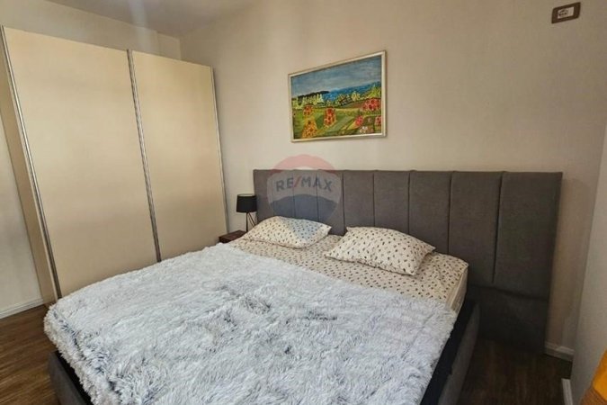 Tirane, jepet me qera apartament 1+1 Kati 8, 70 m² 700 € (pazari i ri)