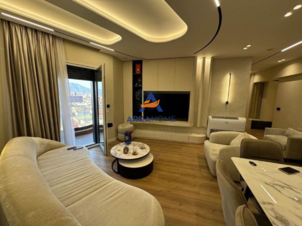 Tirane, shitet 2+1+Ballkon Kati 5, 290.000 € 