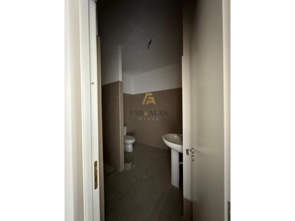 Tirane, shitet apartament 2+1 Kati 3, 93 m² 238.000 € (Liqeni i Thate)