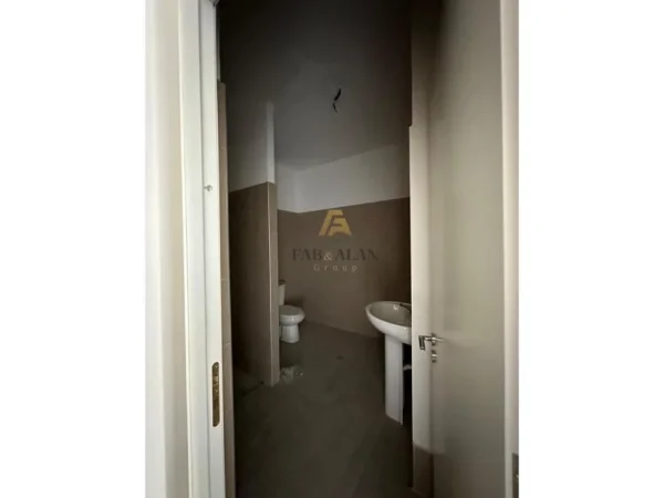 Tirane, shitet apartament 2+1 Kati 3, 93 m² 238.000 € (Liqeni i Thate)