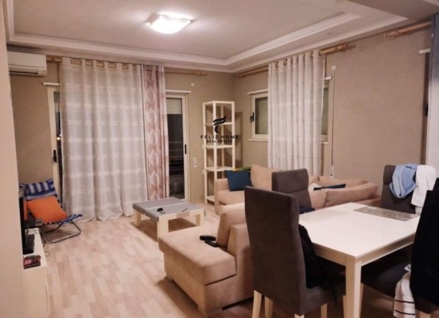 Tirane, jepet me qera apartament 1+1 Kati 2, 67 m² 450 € (ALI DEMI)