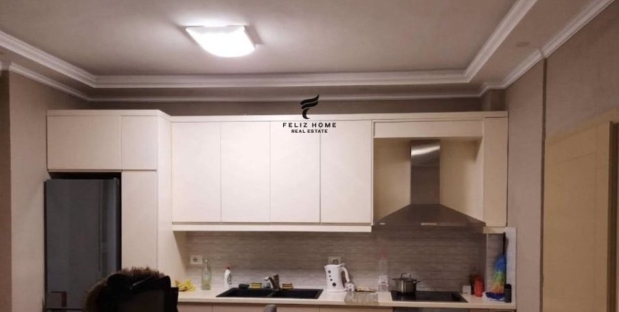 Tirane, jepet me qera apartament 1+1 Kati 2, 67 m² 450 € (ALI DEMI)