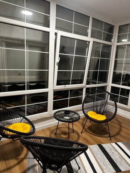 Tirane, jepet me qera apartament 2+1 Kati 3, 100 m² 2.000 € (BLLOKU)