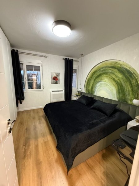 Tirane, jepet me qera apartament 2+1 Kati 3, 100 m² 2.000 € (BLLOKU)