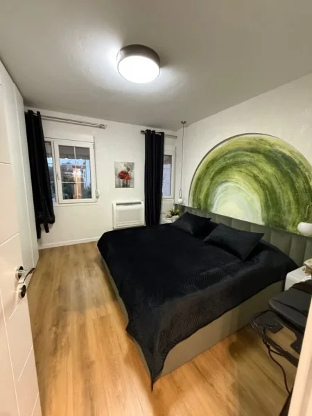 Tirane, jepet me qera apartament 2+1 Kati 3, 100 m² 2.000 € (BLLOKU)