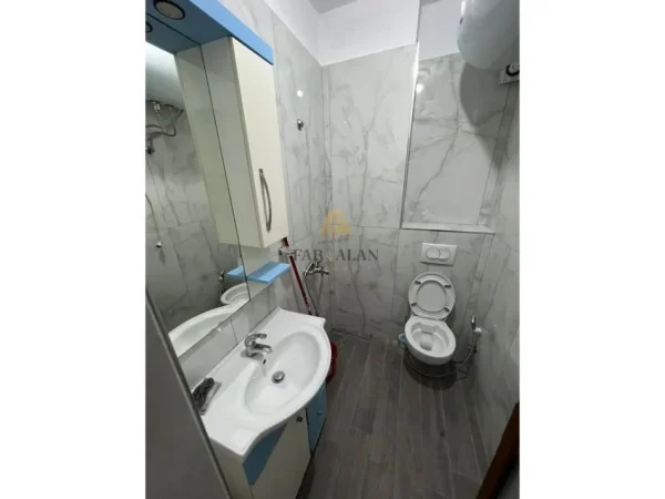 Tirane, jepet me qera garsonier Kati 3, 45 m² 500 € (Qender)