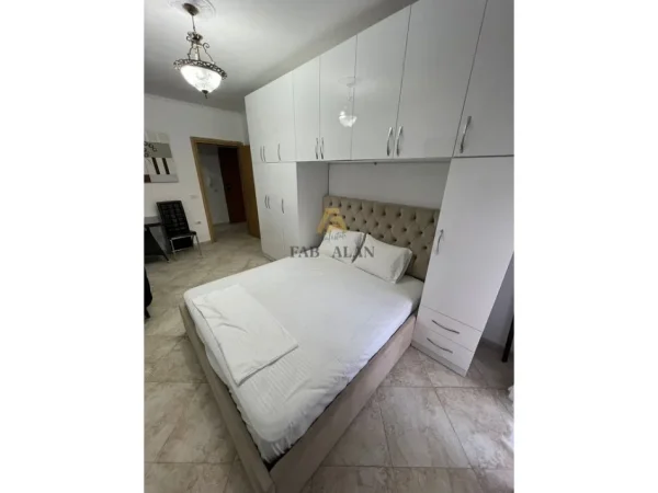 Tirane, jepet me qera garsonier Kati 3, 45 m² 500 € (Qender)