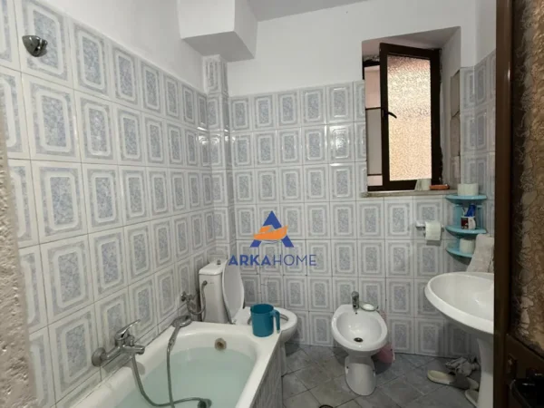 Tirane, shitet apartament 1+1+Ballkon Kati 2, 85 m² 160.000 €