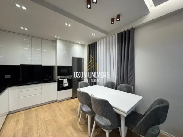 Tirane, jepet me qera apartament 2+1+Ballkon Kati 2, 108 m² 1250 € (Kompleksi FZ , Liqeni i Thatë Tirana, Albania)