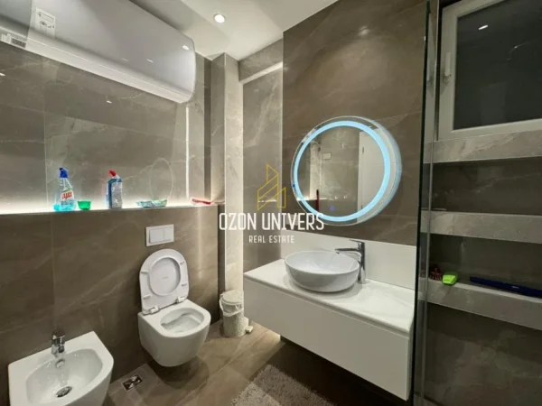 Tirane, jepet me qera apartament 2+1+Ballkon Kati 2, 108 m² 1250 € (Kompleksi FZ , Liqeni i Thatë Tirana, Albania)