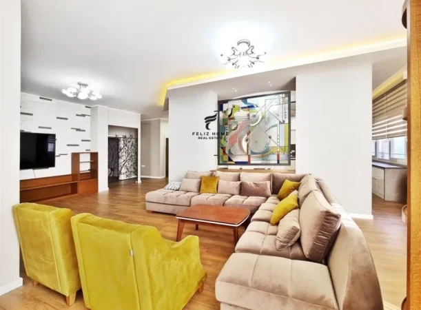 Tirane, jepet me qera apartament 4+1 Kati 2, 210 m² 1.300 € (KOMUNA E PARISIT)
