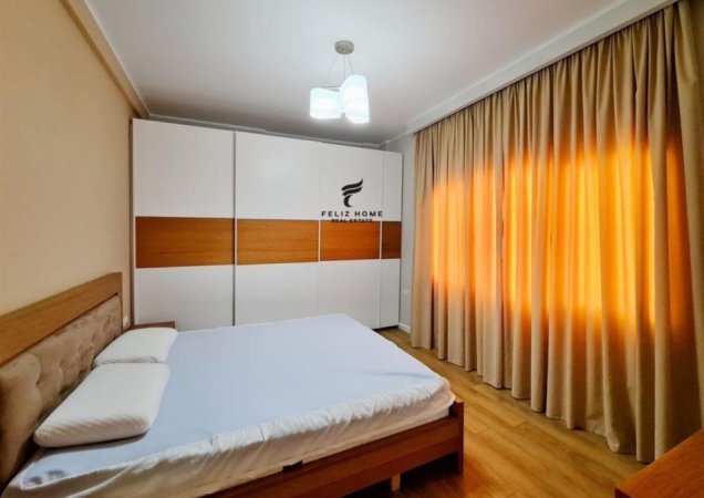 Tirane, jepet me qera apartament 4+1 Kati 2, 210 m² 1.300 € (KOMUNA E PARISIT)