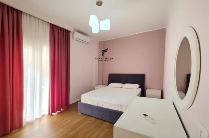 Tirane, jepet me qera apartament 4+1 Kati 2, 210 m² 1.300 € (KOMUNA E PARISIT)