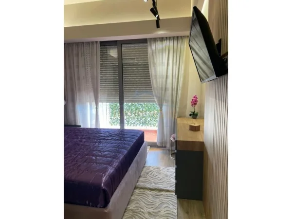 jepet me qera apartament duplex 2+1 Kati 3, 90 m² 900 € (Rezidenca "Porta e Gjelbër", Pallati i Brigadave)