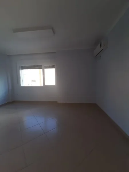 Tirane, jepet me qera apartament 2+1+Ballkon Kati 2, 98 m² 700 € (Toptanit)