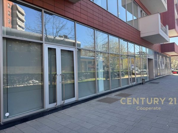 Tirane, jepet me qera ambjent biznesi Kati 0, 232 m² 5.000 € (Hotel Hilton)