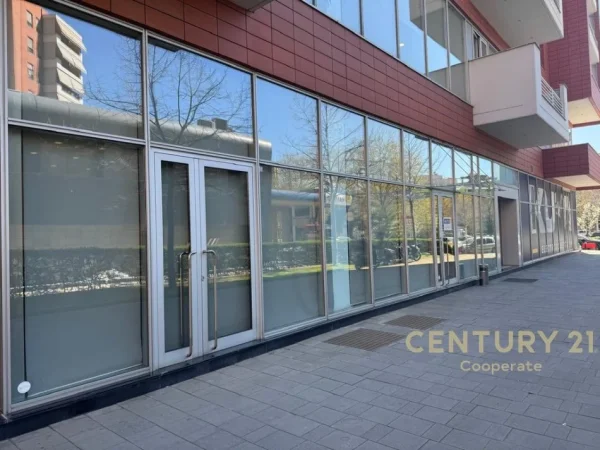 Tirane, jepet me qera ambjent biznesi Kati 0, 232 m² 5.000 € (Hotel Hilton)