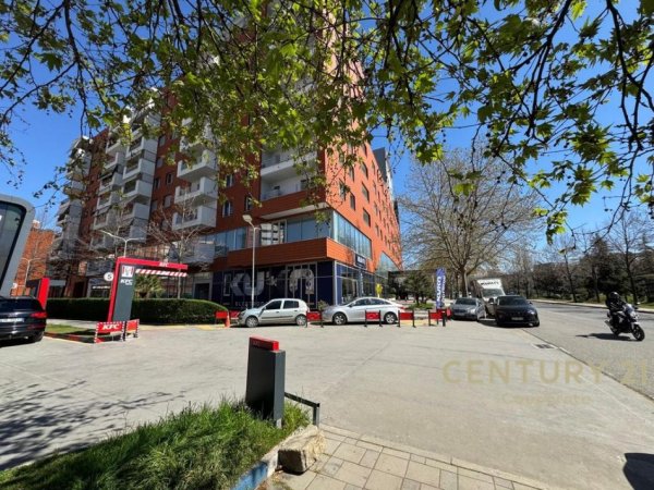 Tirane, jepet me qera ambjent biznesi Kati 0, 232 m² 5.000 € (Hotel Hilton)