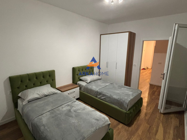 Tirane, jepet me qera apartament 1+1+Ballkon Kati 6, 75 m² 400 € 