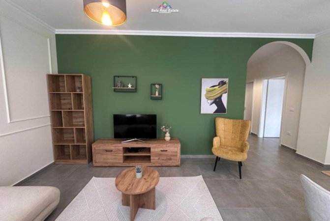 Tirane, jepet me qera apartament 1+1 Kati 1, 70 m² 650 € (Rruga Reshit Petrela)