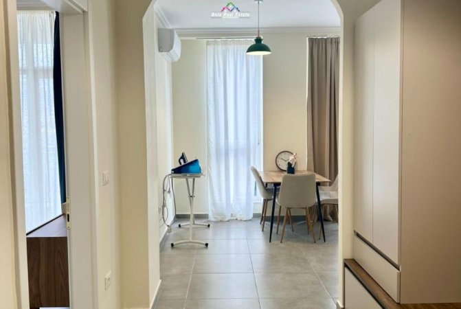 Tirane, jepet me qera apartament 1+1 Kati 1, 70 m² 650 € (Rruga Reshit Petrela)