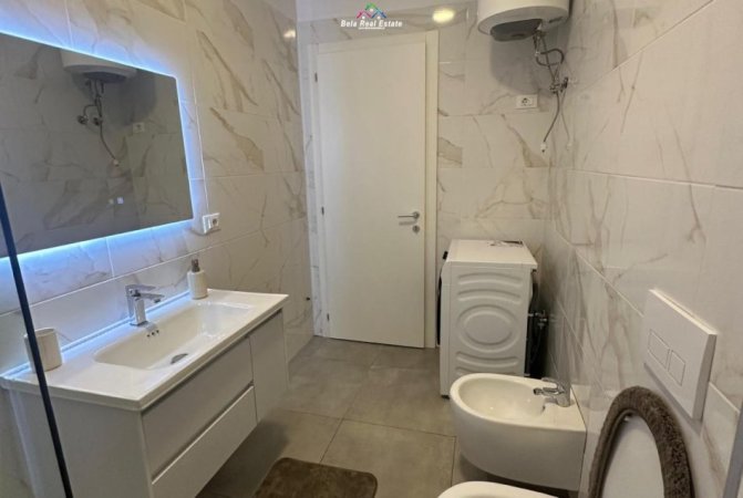 Tirane, jepet me qera apartament 1+1 Kati 1, 70 m² 650 € (Rruga Reshit Petrela)