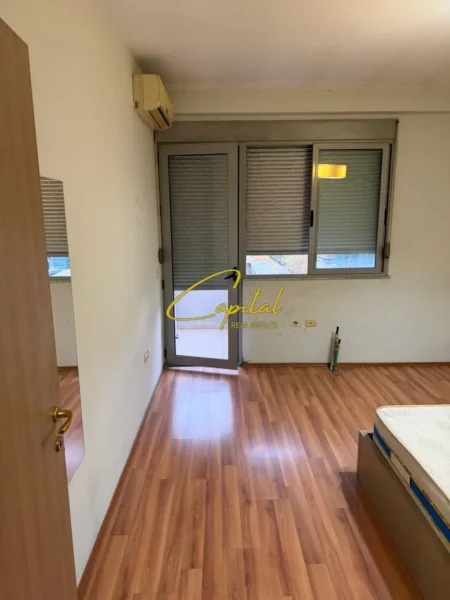 Tirane, jepet me qera apartament 2+1 Kati 4, 100 m² 700 € (RRUGA E KAVAES)