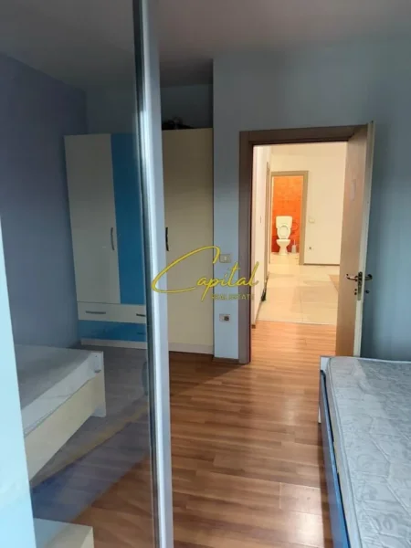 Tirane, jepet me qera apartament 2+1 Kati 4, 100 m² 700 € (RRUGA E KAVAES)