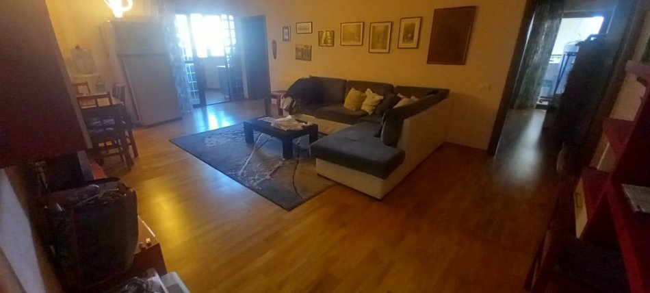 Tirane, shitet apartament 2+1+Ballkon Kati 7, 85 m² 200.000 € (Komuna e parisit)
