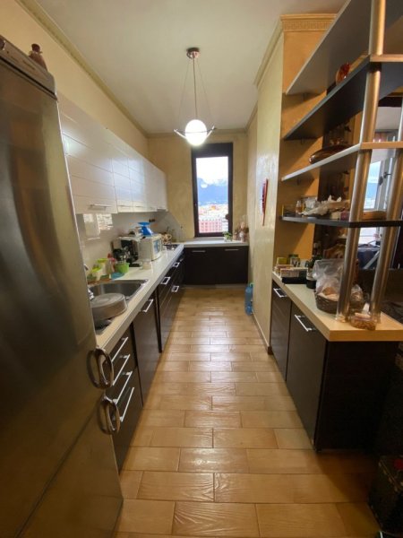 Durres, jepet me qera apartament 2+1+Ballkon Kati 11, 104 m² 600 € (Rruga Panorama)